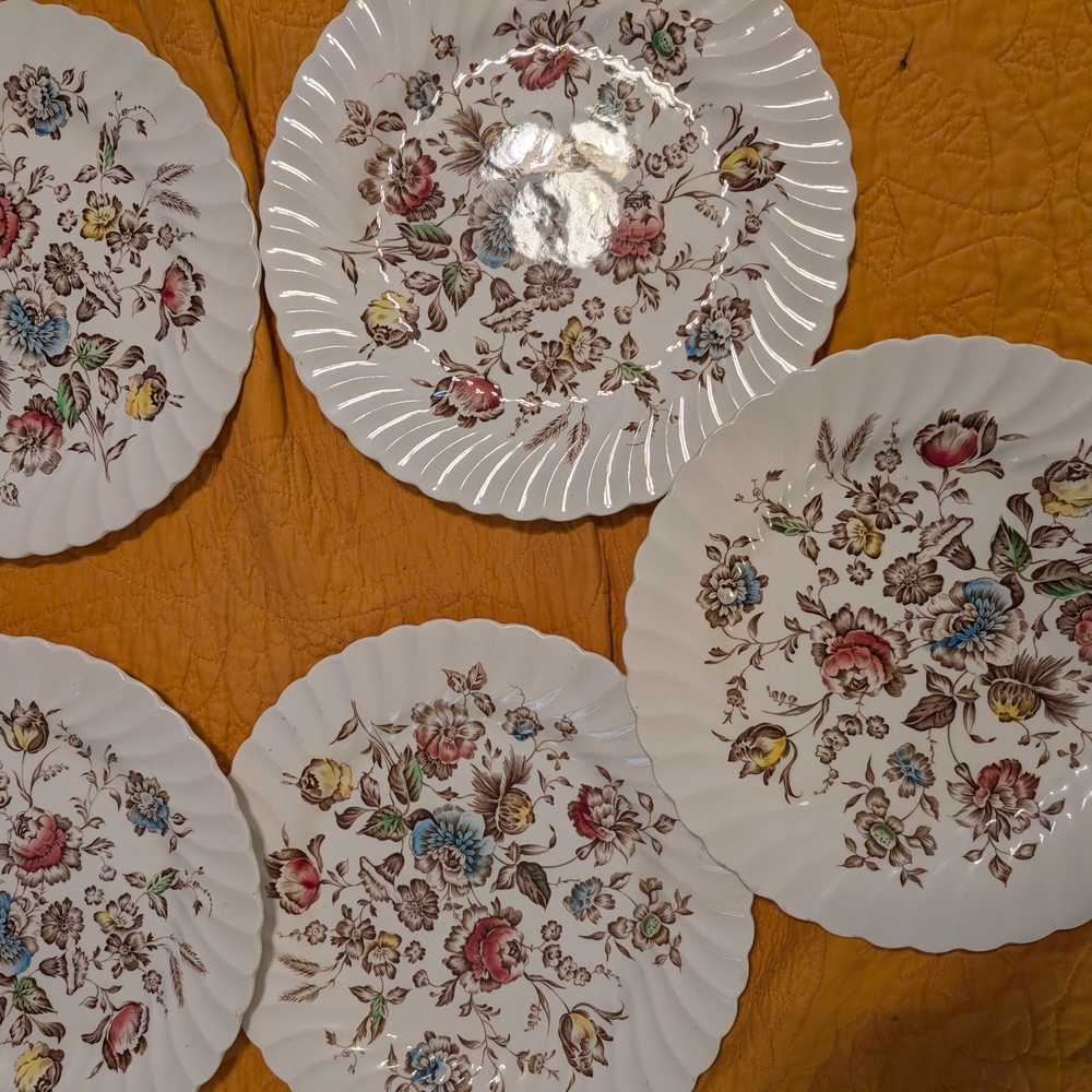 Scalloped Floral Ceramic Dinner Plates - White with Multicolor Floral Pattern